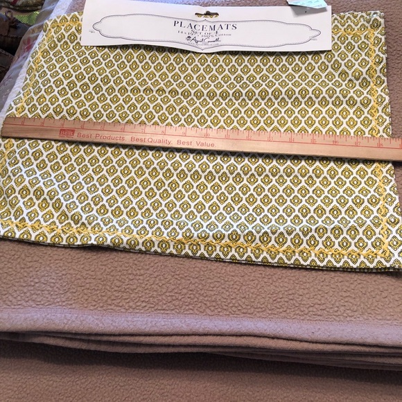 April Cornel table placement NWT Set of four. - Picture 15 of 16